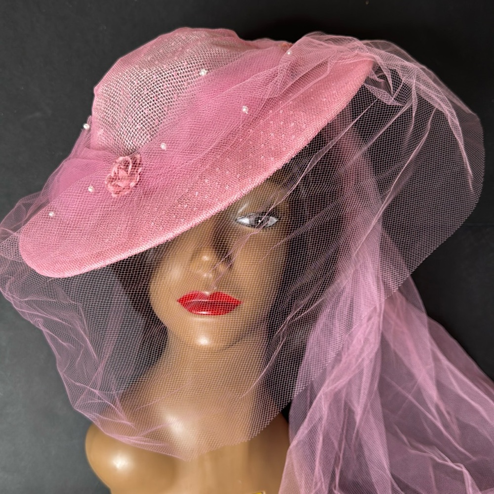 Vintage Pink Structured Mesh Hat with Veil